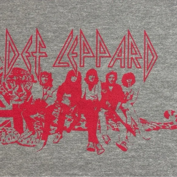 NWOT 🤘🎸Def Leppard Crew Neck Sweatshirt in Light Heather Grey and Red. Size L - Picture 11 of 11
